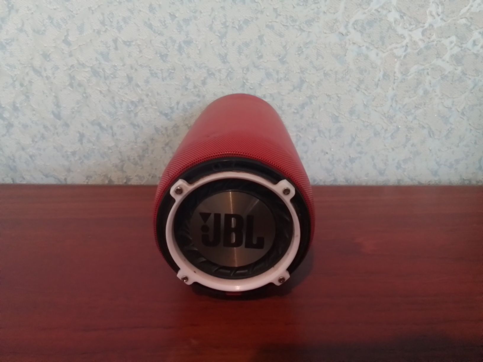 Портативная музыкальная колонка JBL