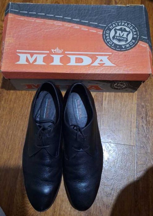 Чоловічі туфлі на випускний 44 розмір