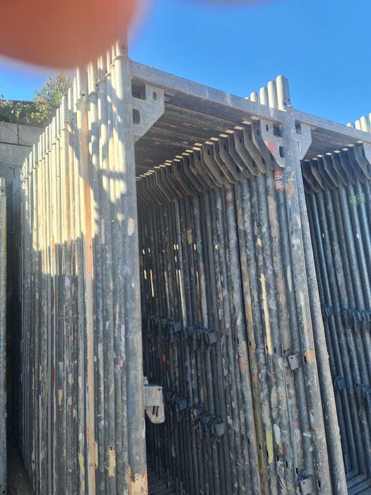 200 m2 Andaimes Europeus Certificados Fachada marca LAYHER  USADO