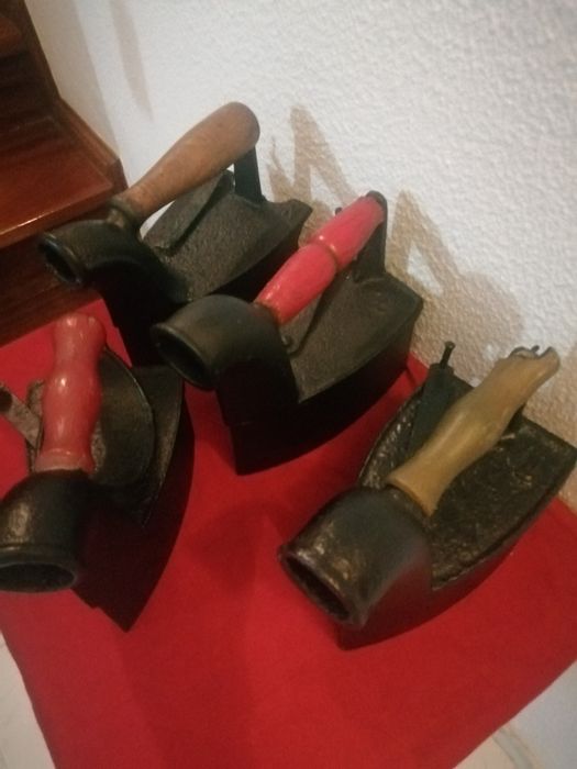 Ferros de engomar antigos