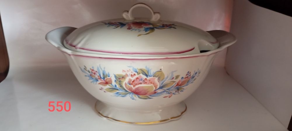 Порцеляновий та глиняний посуд