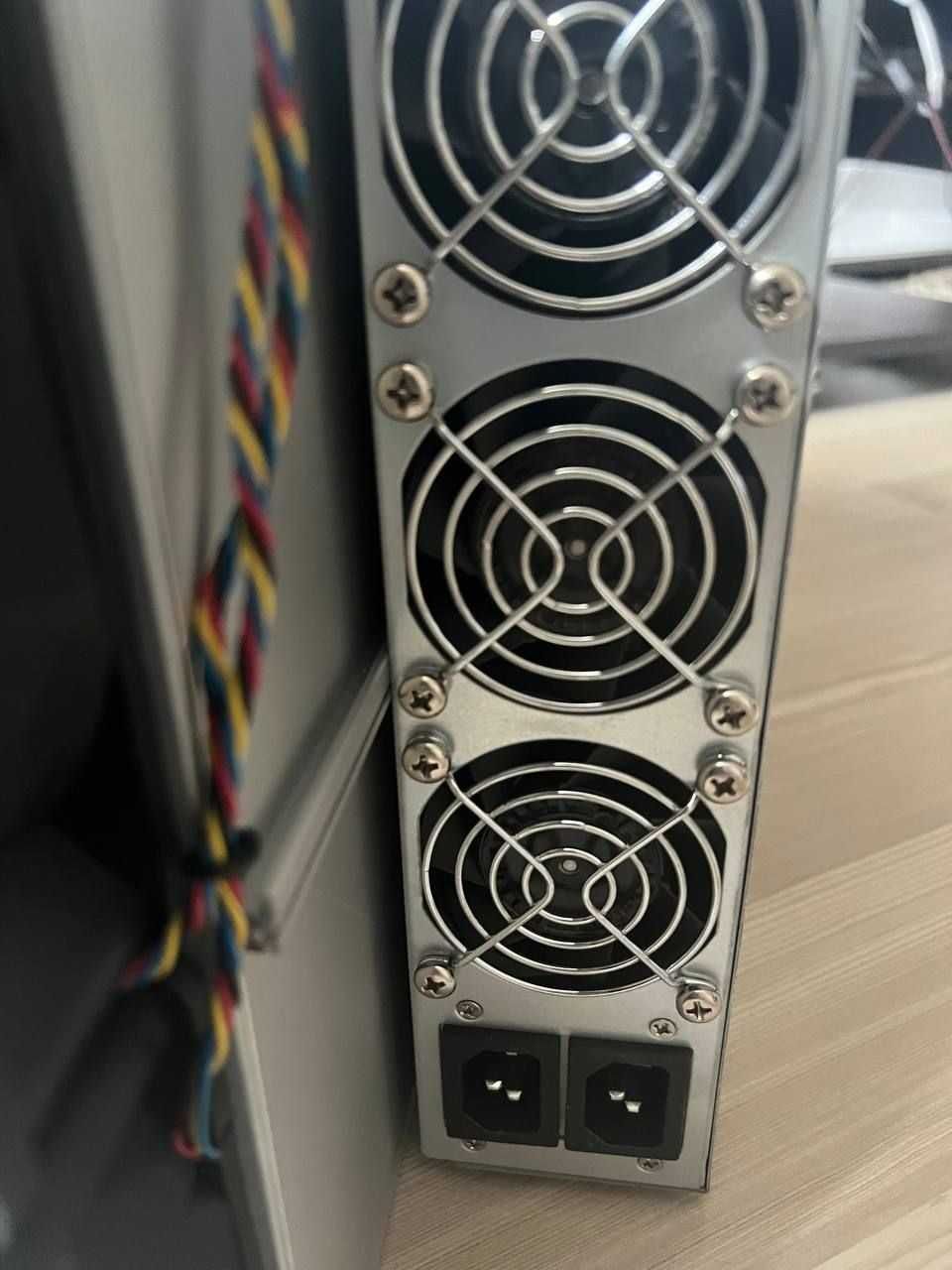 ASIC Bitmain Antminer S19 95Th/s.