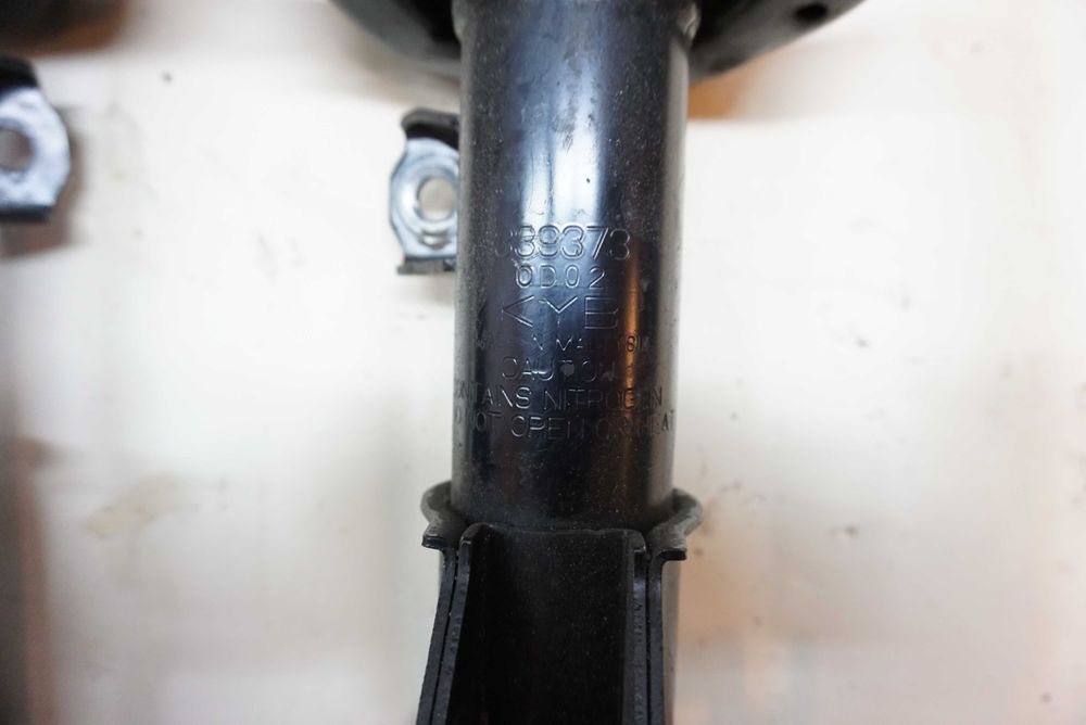 Стійки передні амортизатори Chevrolet Orlando\Шевроле Орландо2.0дизель