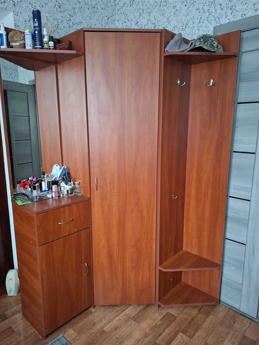 Шафа у передпокій