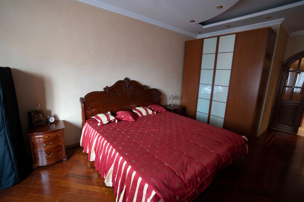 Продам 3кімнатну на вул. Дмитрівський 13а Цирк Золотоустівська