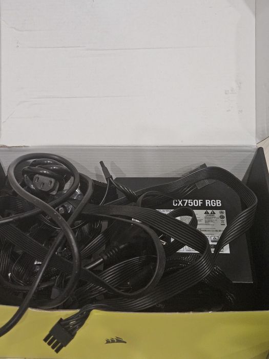CORSAIR CX750F RGB zasilacz
