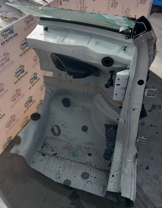 Frente em chapa lado direito Peugeot 208