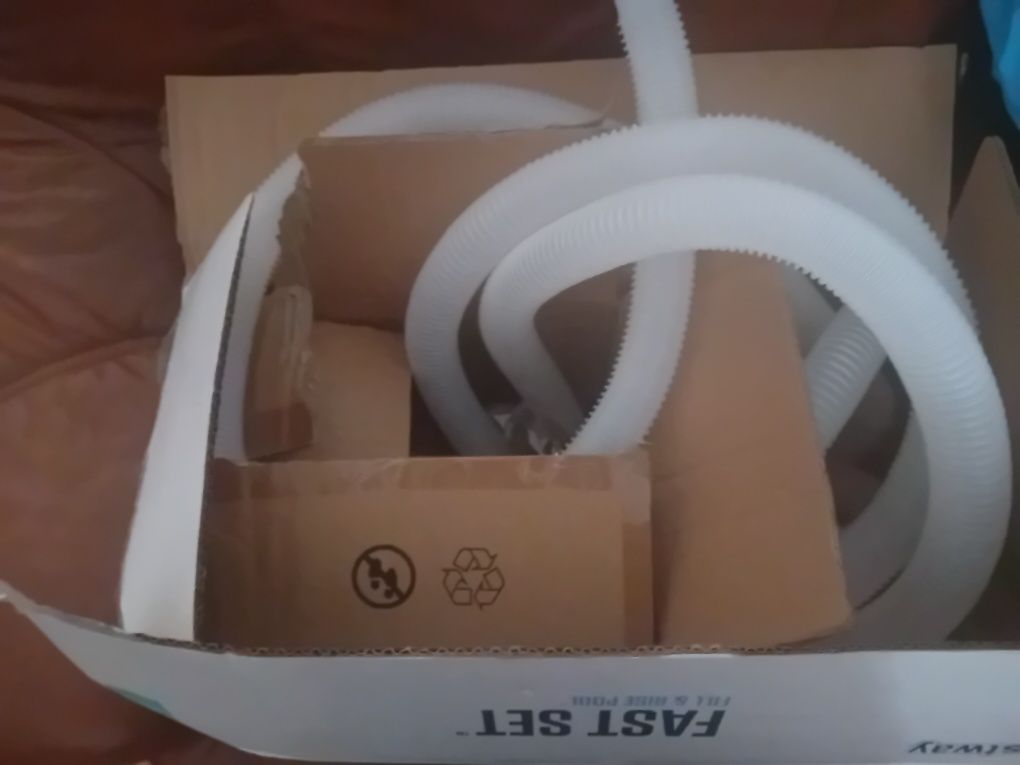 Vende se piscina nova.