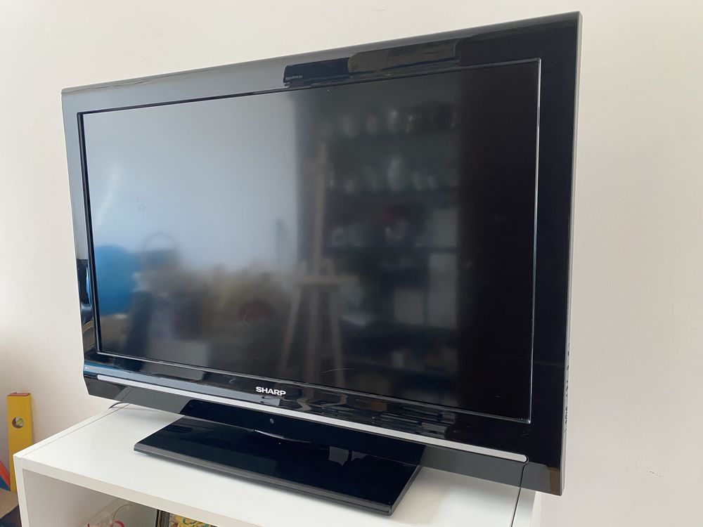 Telewizor SHARP LCD 32” | Pilot |