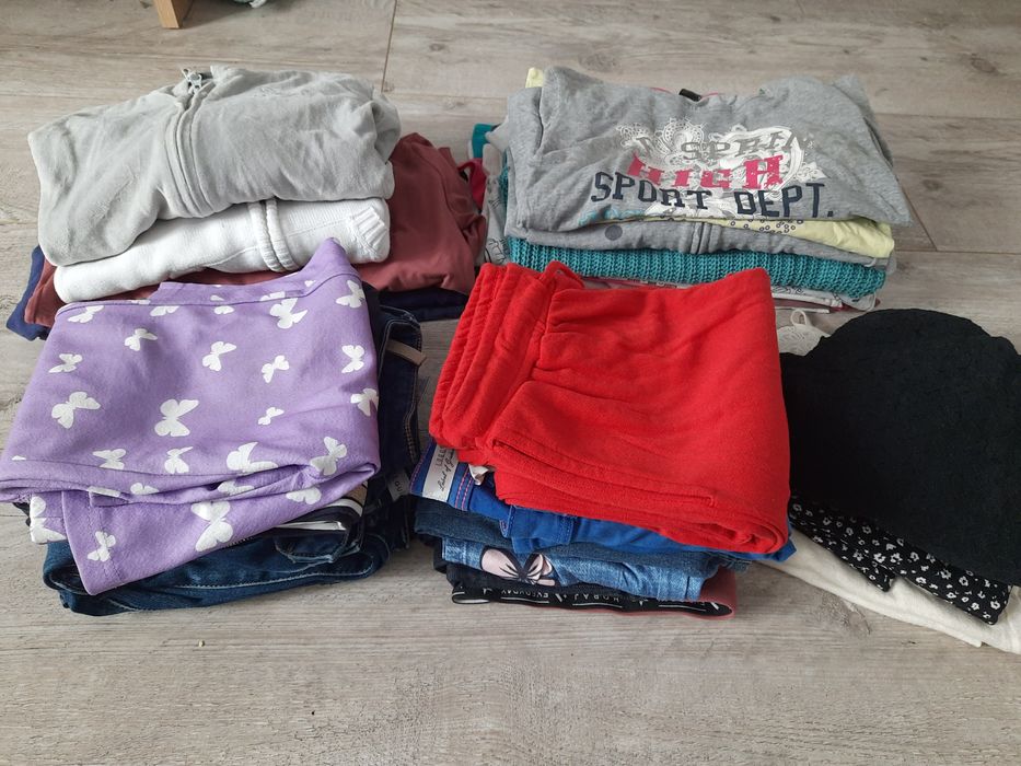 Zestaw ubrań dla dziewczynki 146