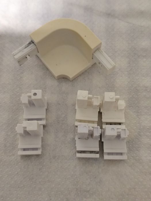 Suwaki prawe i lewe do kabiny Sanplast + naroznik