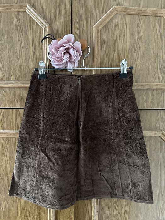 Дуже крута замшева спідниця в трендовому шоколадному кольорі,розмір XS