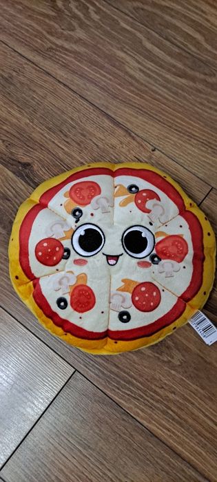 Pizza Paola maskotka z biedronki