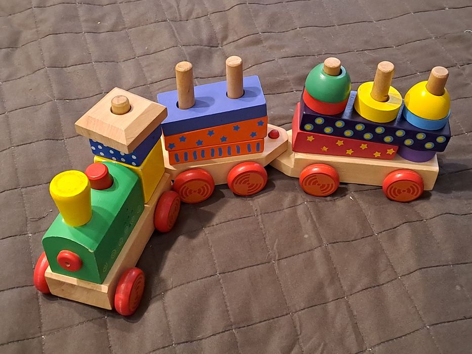 Pociąg drewniany z wagonami