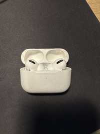 Airpods pro 2, com avaria no direito.