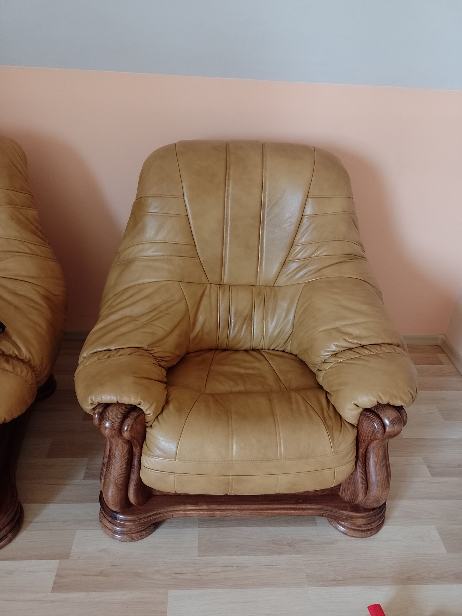 Fotele i ława z drewna stylowe
