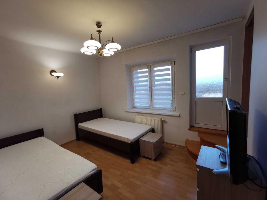 Wynajmę dom wolnostojący piętrowy.