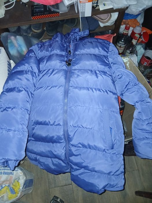 Куртка зимова, хутро втрачене. Безкоштовно