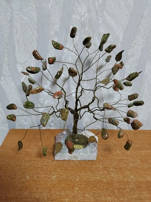 Дерево счастья,зелёная яшма.