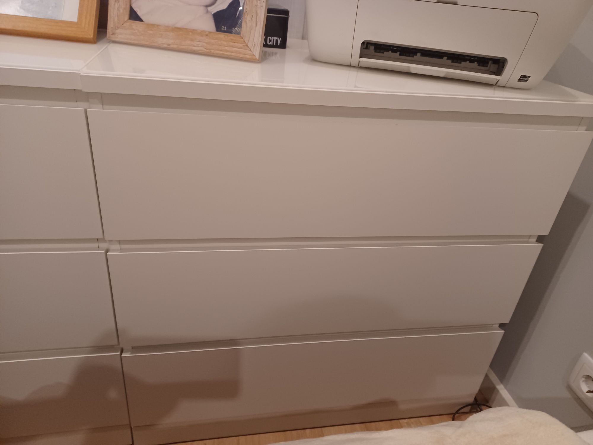 Comoda Malm 3 gavetas c vidro
