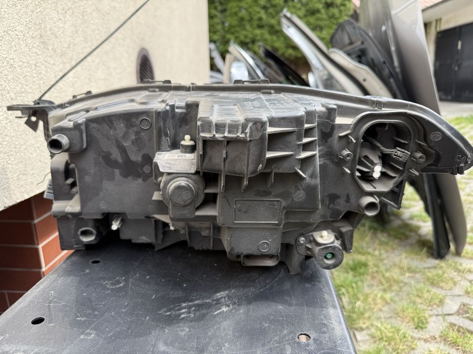 Volvo XC 90 lampa prawa full led active high beam OE 32228