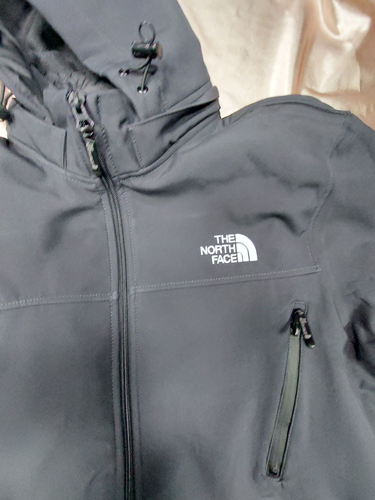Продам ветровку North Face