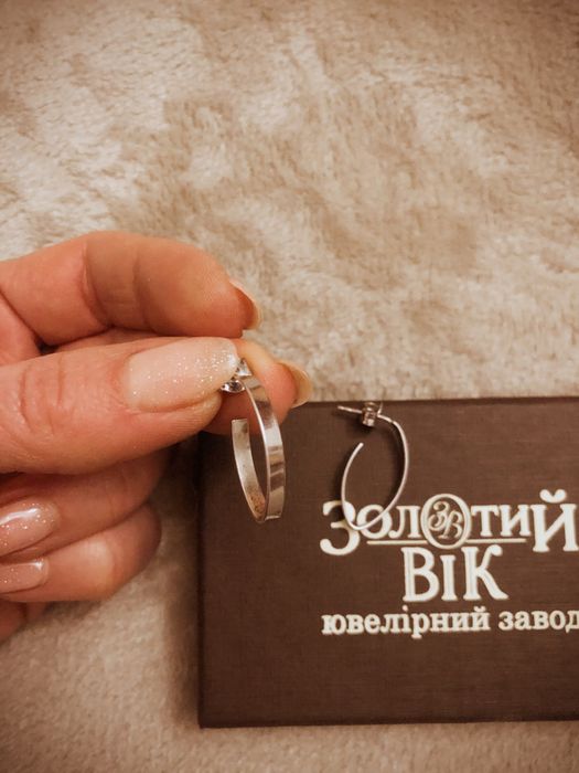 Дуже стильні  срібні сережки !