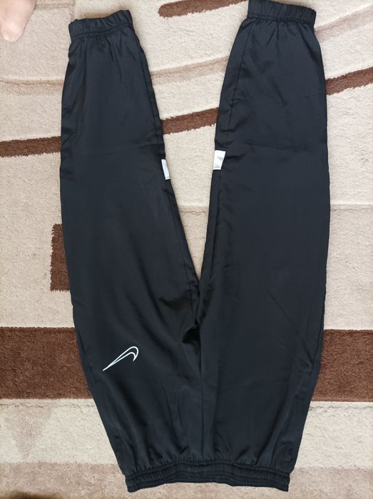 Spodnie Nike rozm. 128-137