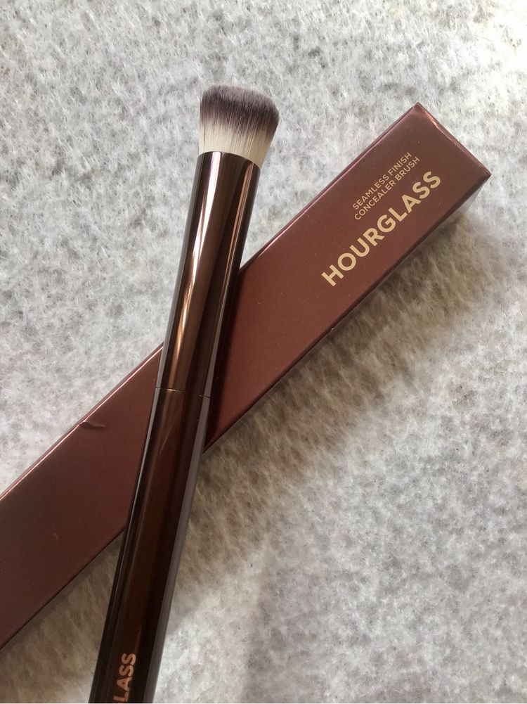 Кисть Hourglass Vanish Seamless Finish Concealer Brush