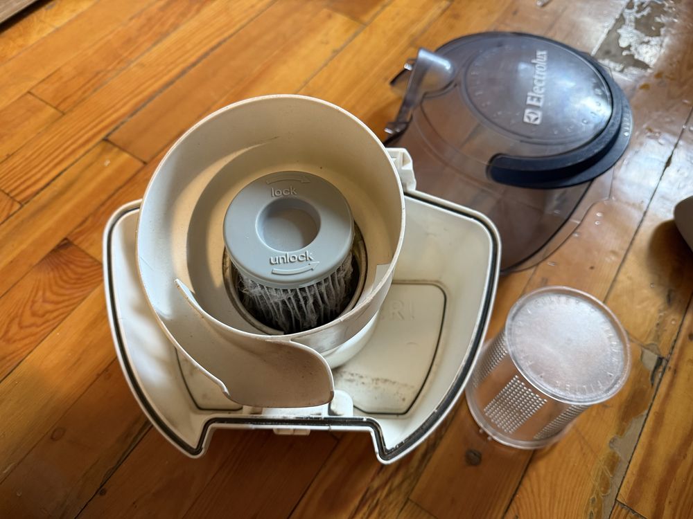 Пилосмок Electrolux accelerator 1800W
