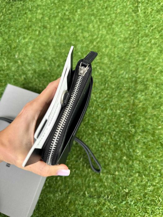 Сzarny skórzany portfel paszport Balenciaga