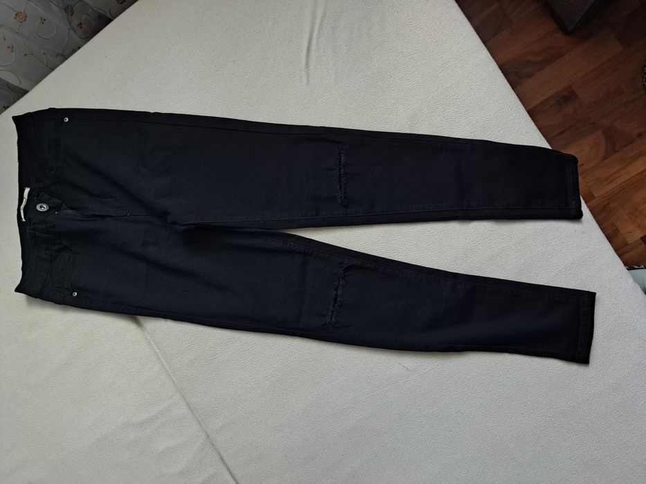 Spodnie jeansowe rurki z rozcięciami S