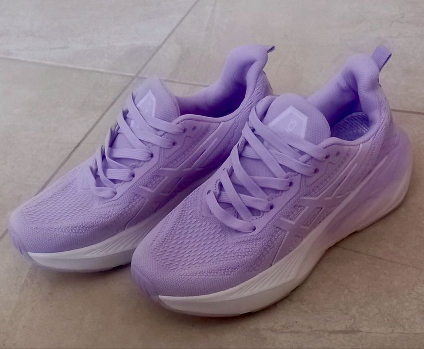 Жіночі кросівки Asics