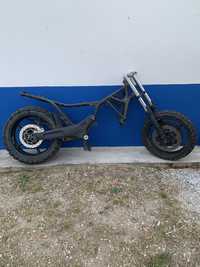 Quadro Yamaha MT03 660