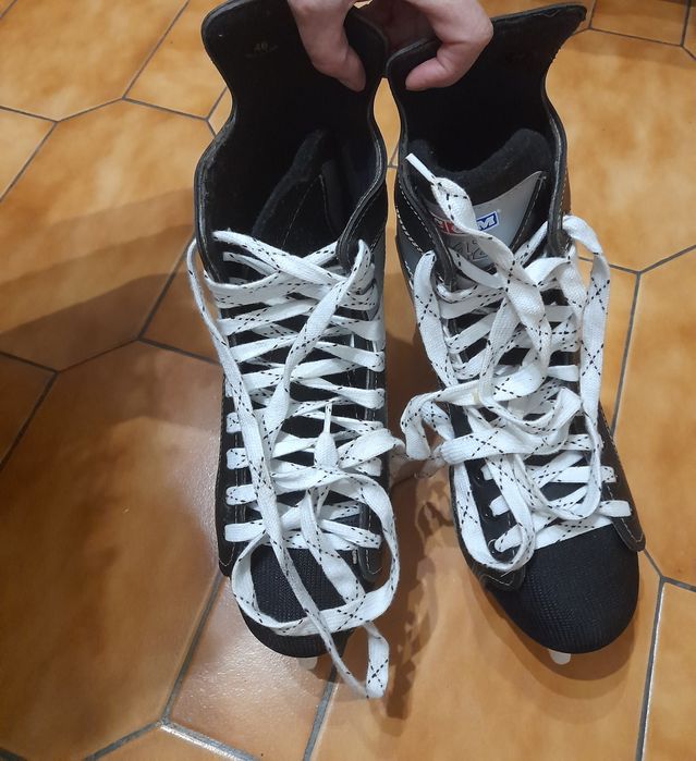 Patins de andar no gelo quase novos