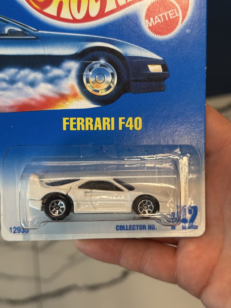 Hot Wheels FERRARI F40 potęga! Biała, otwierana klapa, 34 lata model