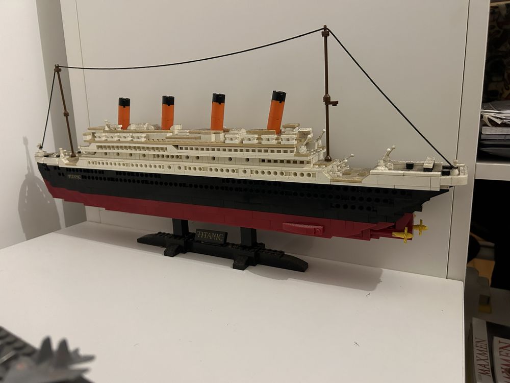 Lego titanic ótimo estado