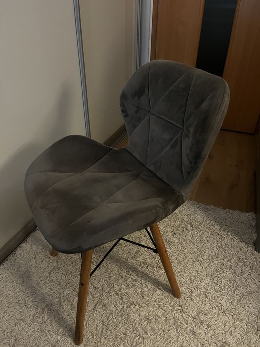 Krzeslo tapicerowane szare