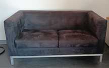 Sofa de dois lugares de veludo