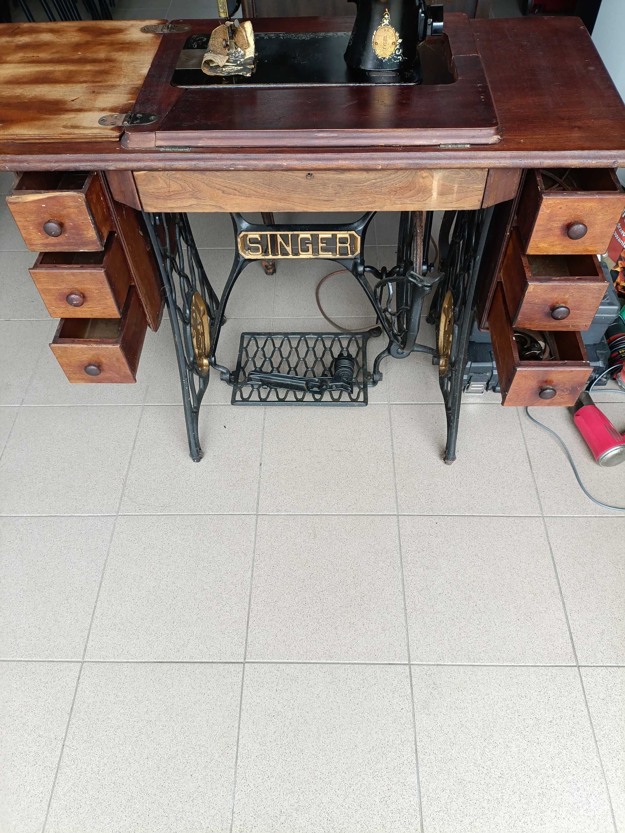 Zabytkowa maszyna do szycia Singer