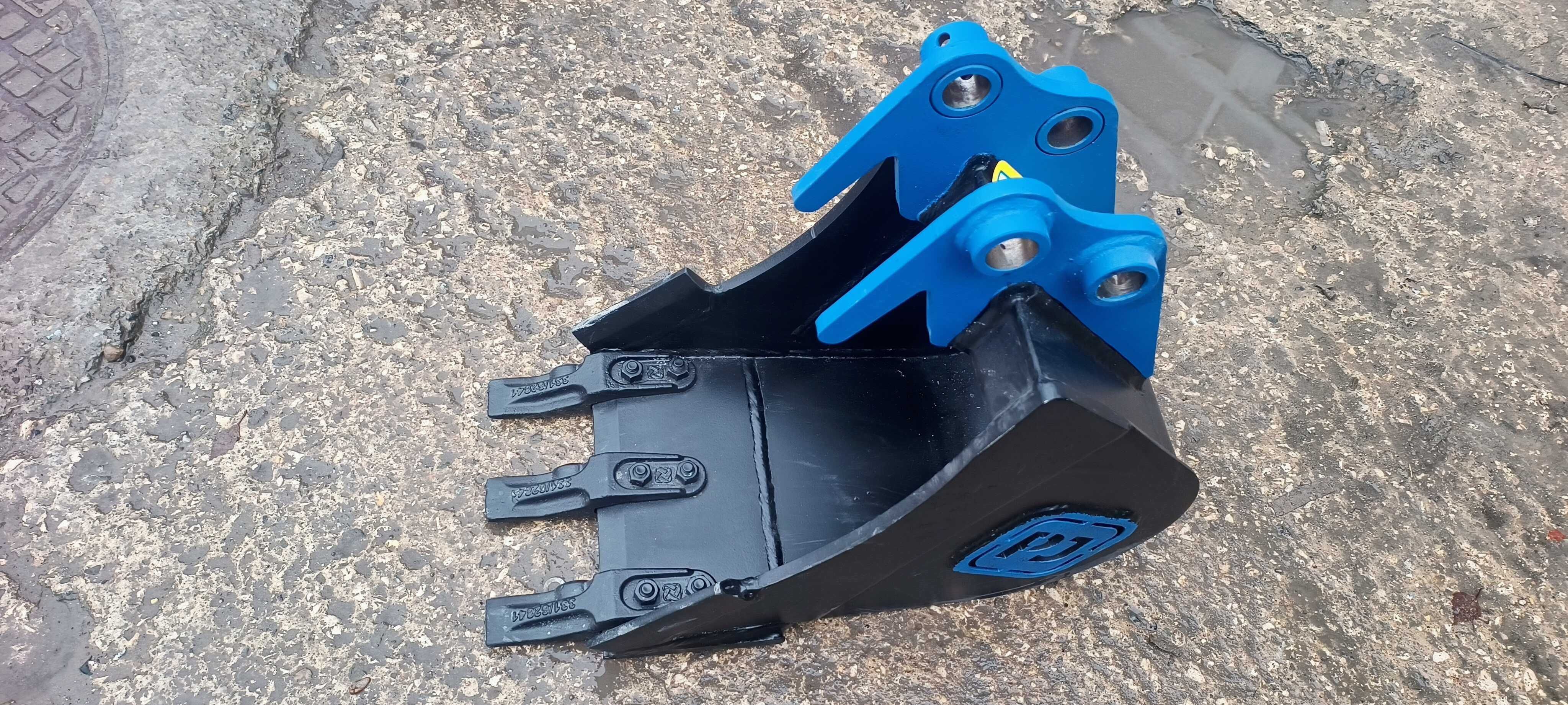 nowa łyżka 30 cm do mini koparki 1.8 t Kubota JCB Terex Cat Bobcat