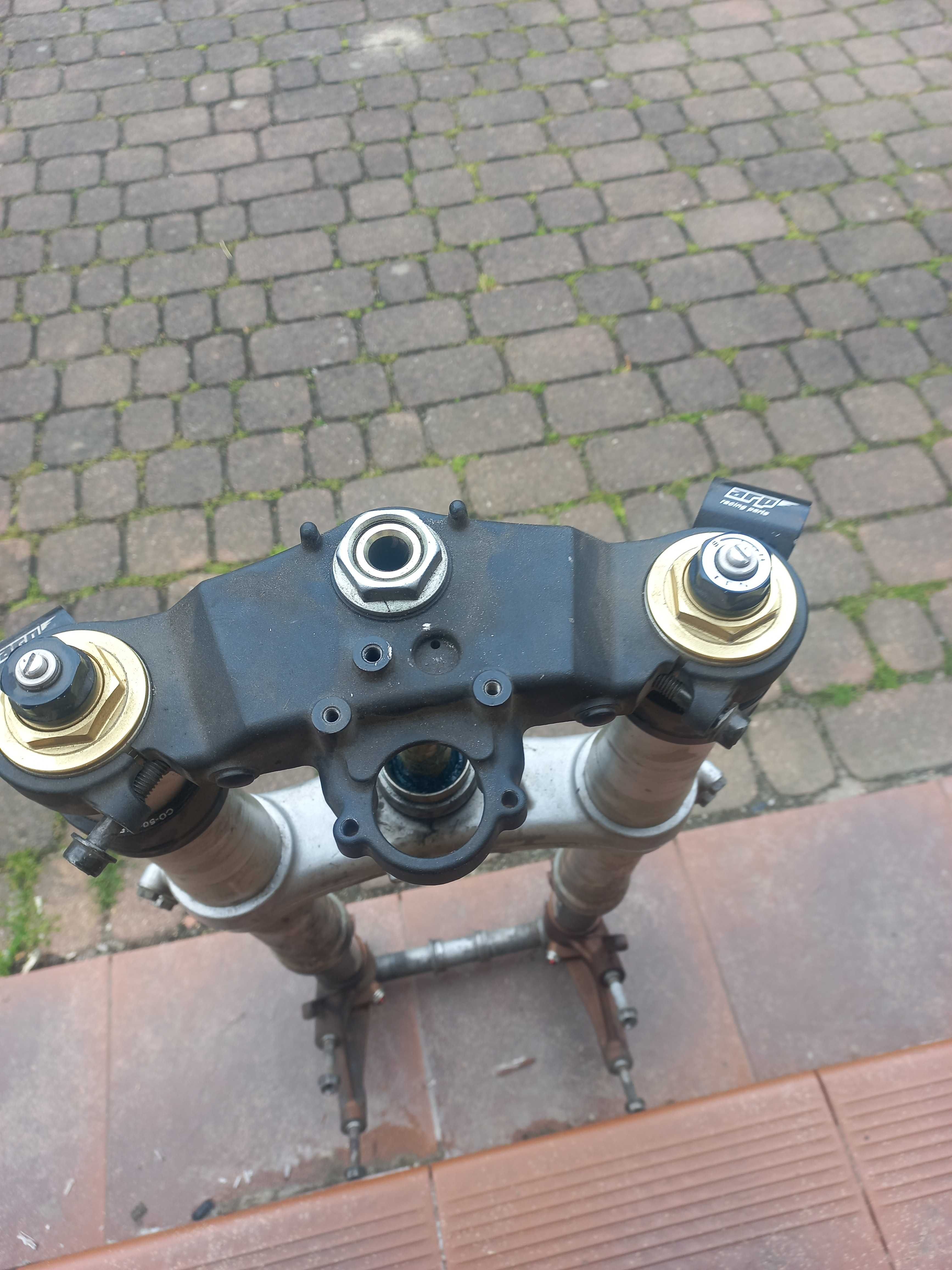 Honda SC 57 zawieszenie