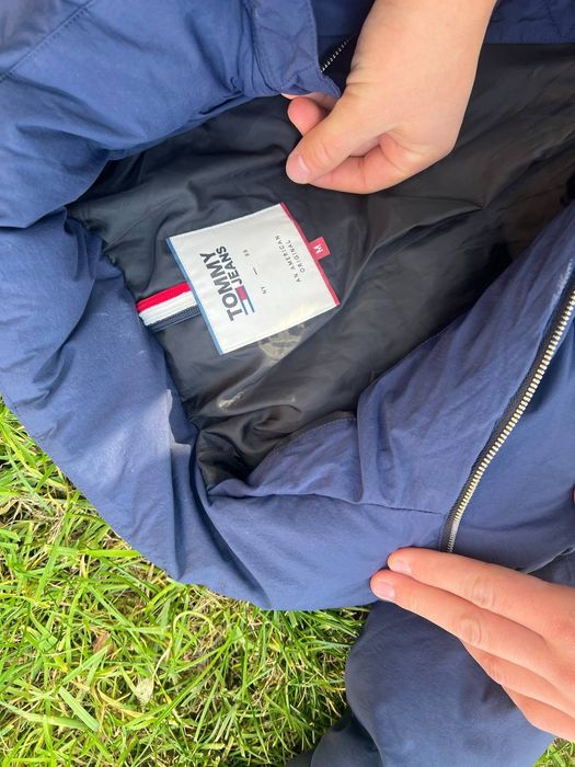 Куртка-пуховик темно-синього кольру на блискавці дві кишені на блискав