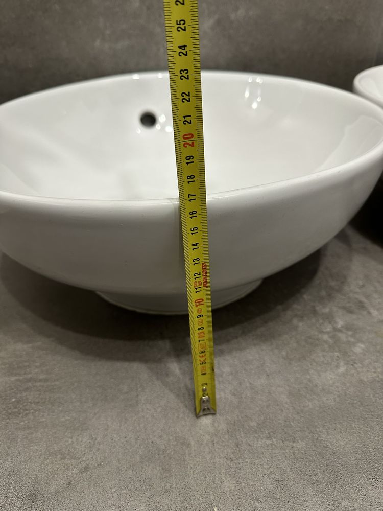 Dwie Umywalki nablatowe 41cm