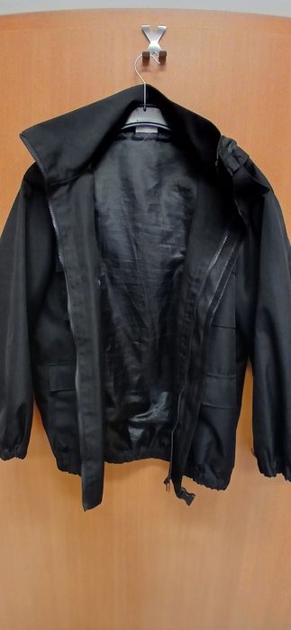 Kurtka przejściowa z kapturem przeciwdeszczowa