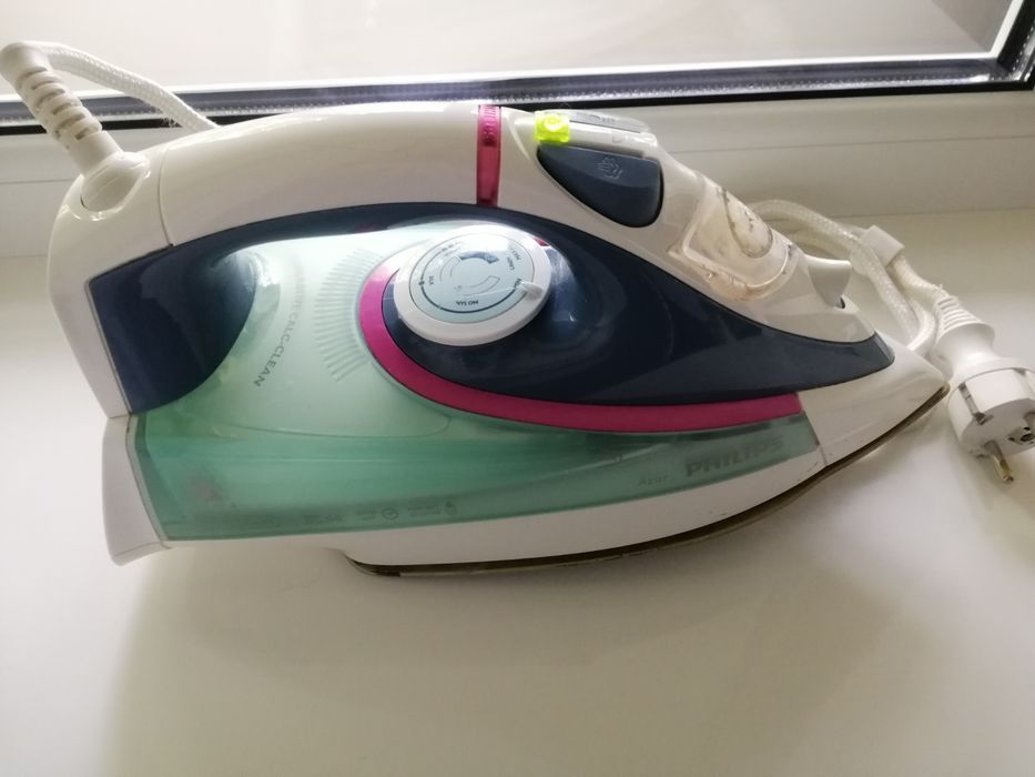 Праска Утюг PHILIPS  GC 4800 series у робочому стані