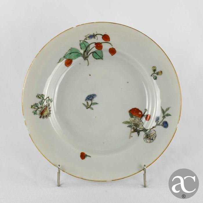 Prato porcelana China período Yongzheng séc. XVIII, flores e inseto n3
