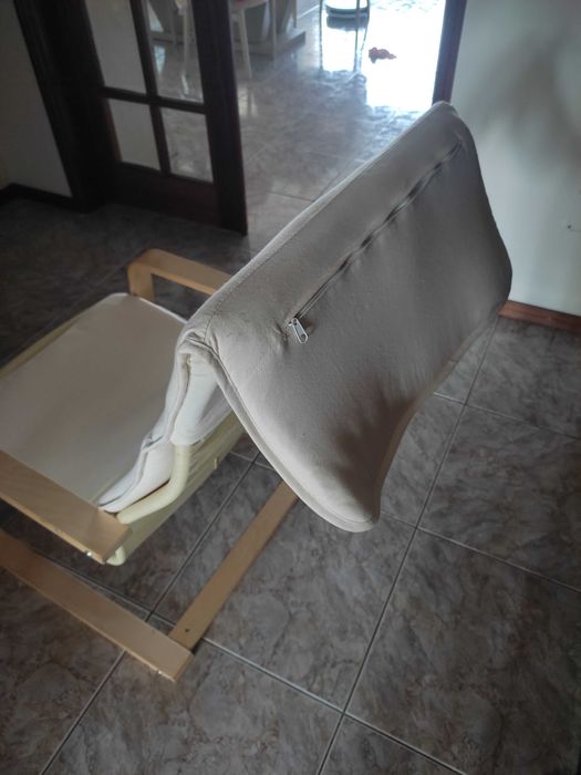 Cadeirão de cor branca