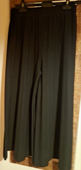 Calça T.M - Cinta com elástico- Tipo Saia pelissada - Preto  - em Poli
