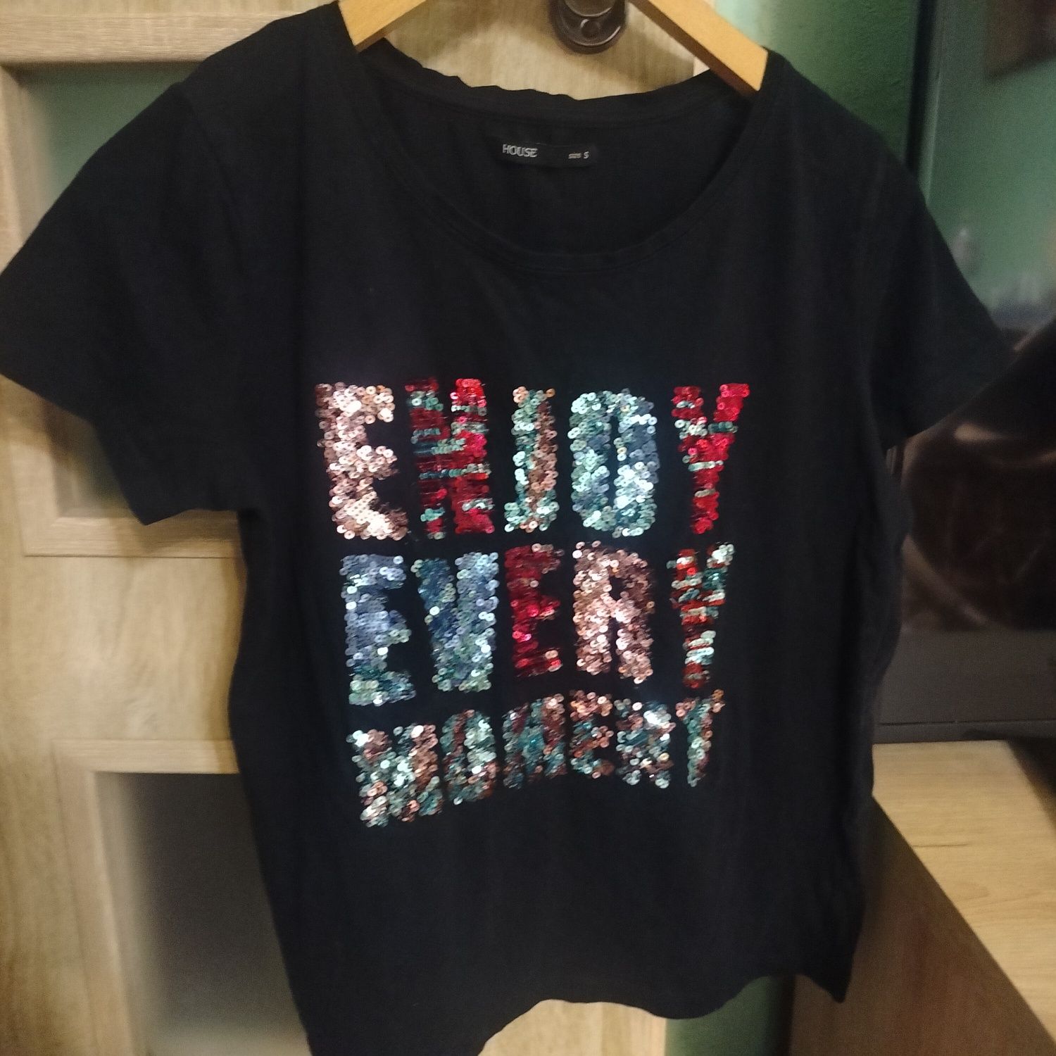 Bluzka koszulka House krótki rękaw t shirt cekiny napis S